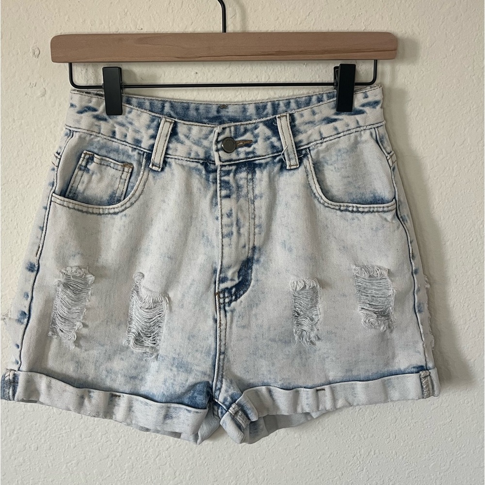 Light washed distressed denim shorts, Size S